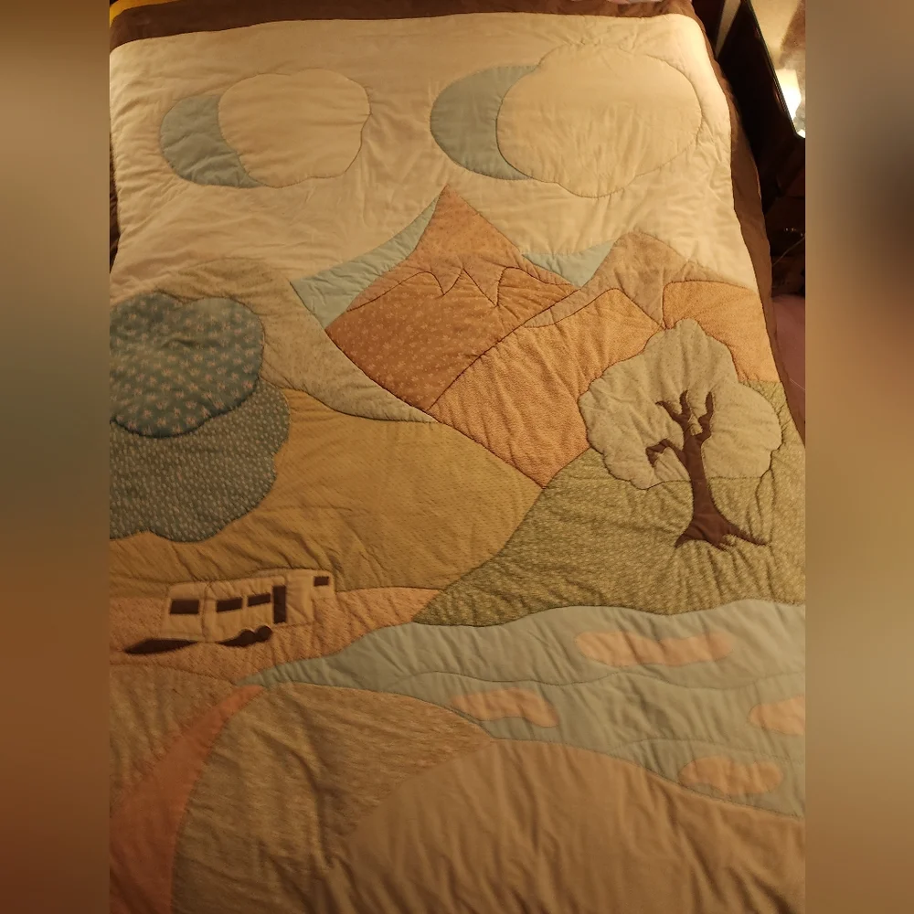Vintage Patchwork Scenic Hand Quilted Blanket Bedspread